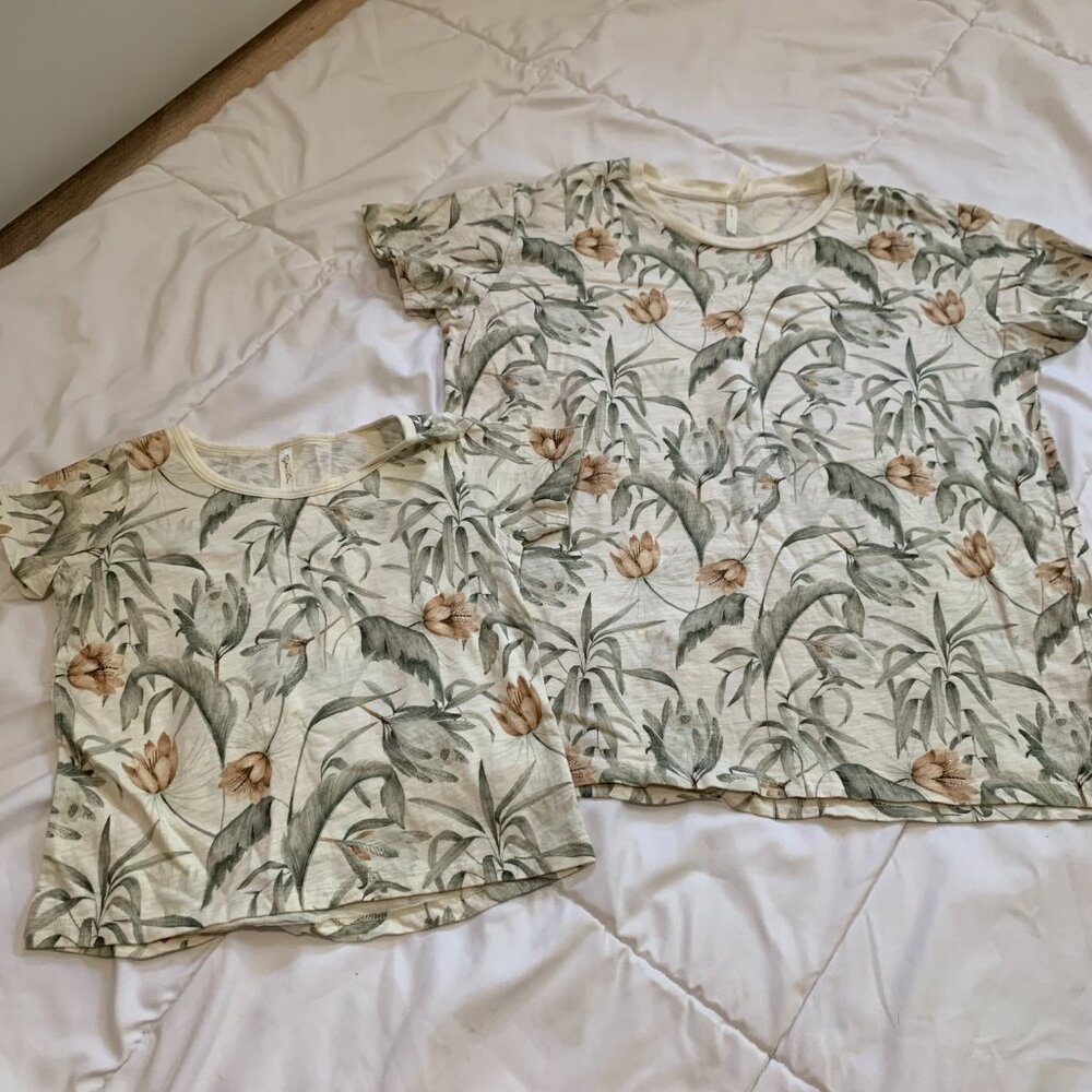 🌿 Rylee + Cru Floral 3-Piece Tropical Mama & Me Bundle | Dress & Tees - Picture 2 of 13